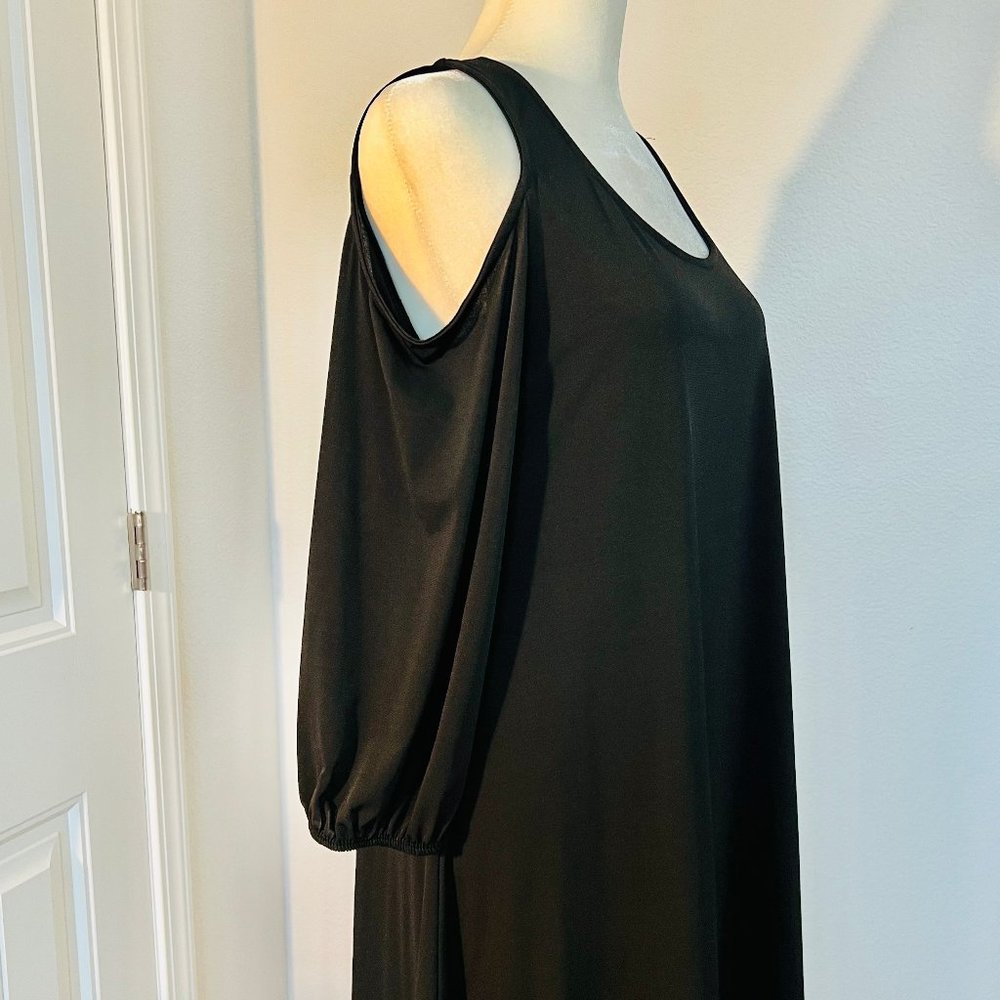 NWT Paper Plane 3/4-sleeve Cold Shoulder Stretchy Swing Scoop Neck Black Dress - Picture 3 of 7